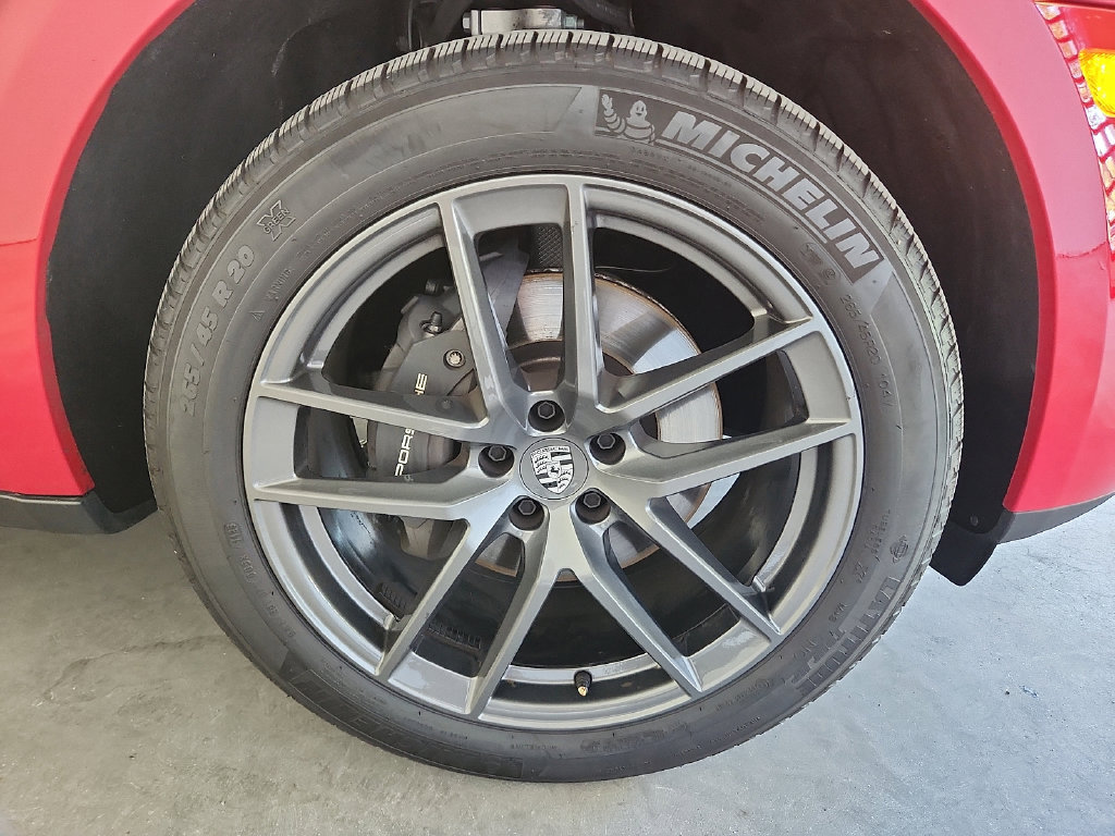 Certified 2026 Porsche Macan Turbo AWD/4WD image 10