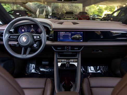 Certified 2026 Porsche Macan Electric RWD image 40