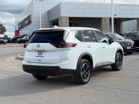 Used 2026 Nissan Rogue SV FWD image 5