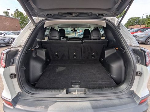Used 2019 Jeep Cherokee Latitude Plus w/ Comfort/Convenience Group AWD/4WD image 29