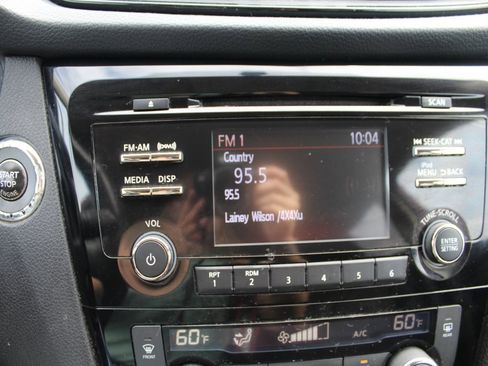 Used 2017 Nissan Rogue SV w/ Midnight Edition image 13