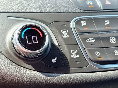 Used 2021 Chevrolet Malibu LT w/ Leather Package FWD image 18