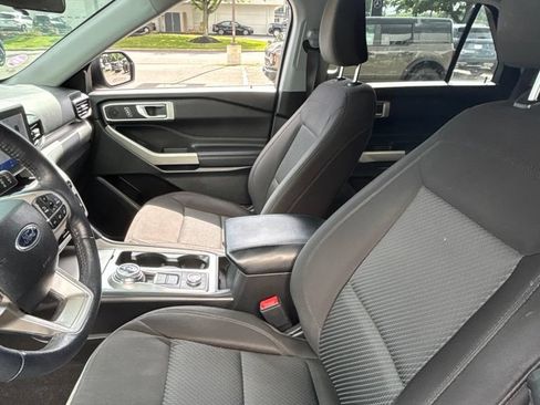 Used 2023 Ford Explorer XLT AWD/4WD image 10