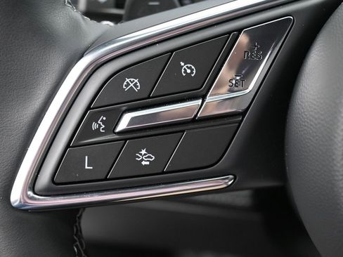 Used 2025 Buick Enclave Preferred w/ Power Package image 17