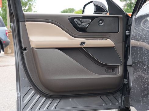 Used 2023 Lincoln Aviator Reserve w/ Elements Package Plus AWD/4WD image 18