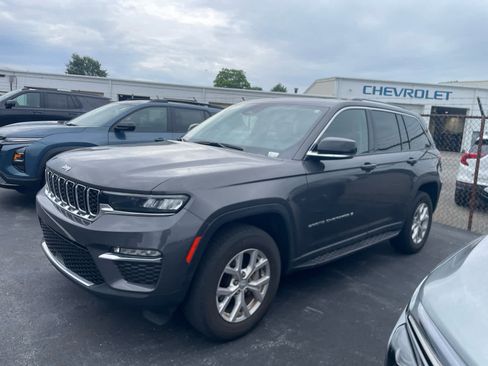 Used 2023 Jeep Grand Cherokee Limited AWD/4WD image 1