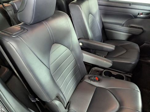 Used 2024 Toyota Highlander XLE image 35