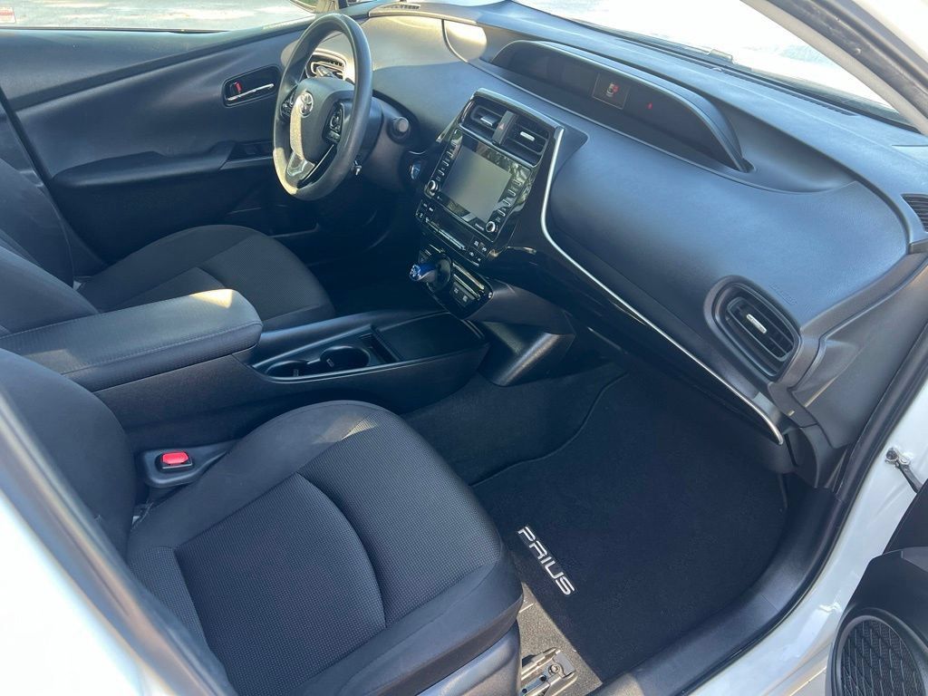 Used 2021 Toyota Prius L Eco FWD image 11
