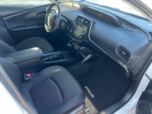 Used 2021 Toyota Prius L Eco FWD image 11