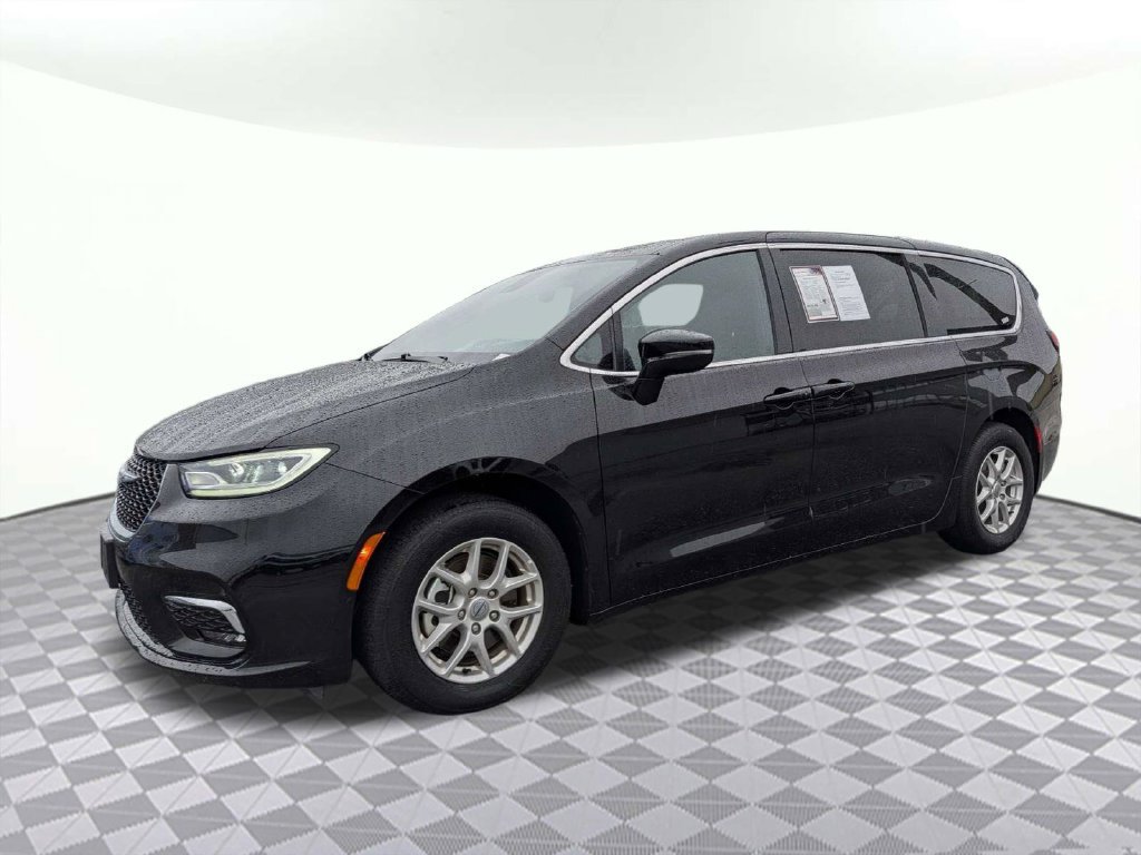 Used 2025 Chrysler Pacifica Select FWD image 6