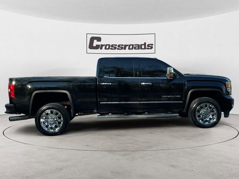 Used 2016 GMC Sierra 2500 Denali w/ Duramax Plus Package AWD/4WD image 6