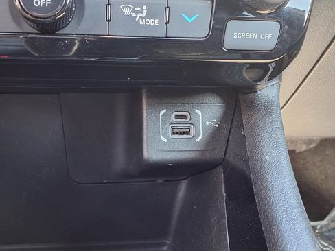 Used 2025 Jeep Compass Limited AWD/4WD image 13