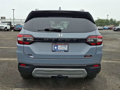 Used 2025 Honda Pilot TrailSport image 10