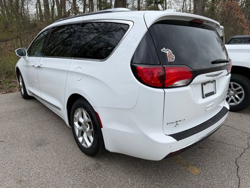 Used 2020 Chrysler Pacifica Limited FWD image 4