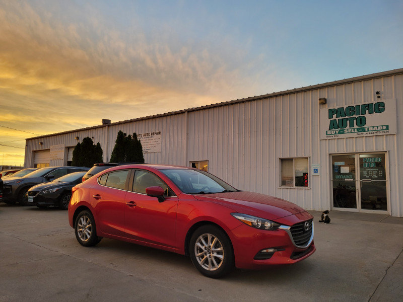 Used 2018 MAZDA MAZDA3 Touring FWD image 9
