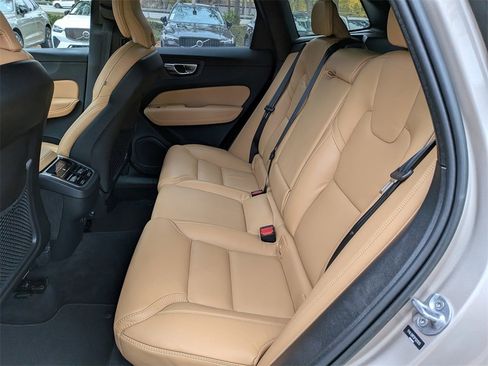 Certified 2023 Volvo XC60 B5 Ultimate image 15