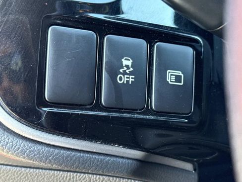 Used 2020 Mitsubishi Outlander SE image 42