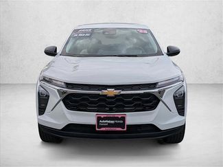 Used 2025 Chevrolet Trax LS video 2