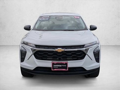 Used 2025 Chevrolet Trax LS image 2