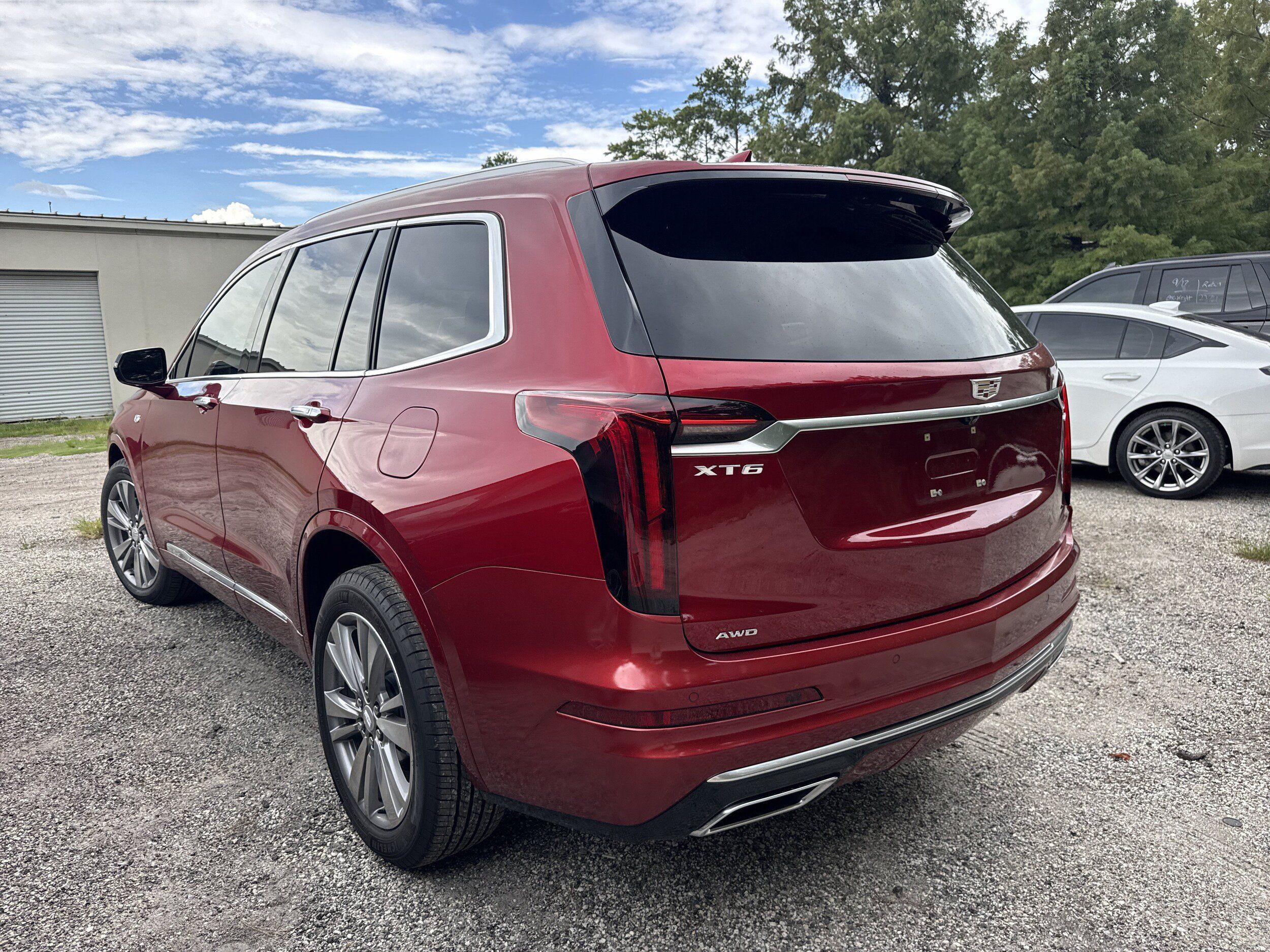 Used 2025 Cadillac XT6 Premium Luxury AWD/4WD image 2
