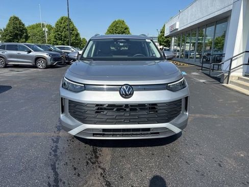 Used 2025 Volkswagen Tiguan SE AWD/4WD image 43