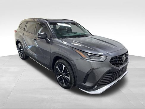 Used 2022 Toyota Highlander XSE AWD/4WD image 3
