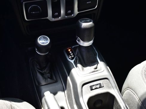Used 2021 Jeep Wrangler Sport AWD/4WD image 31