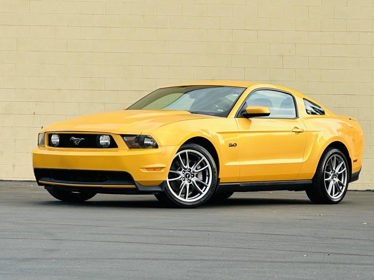 Used 2011 Ford Mustang GT Premium w/ Brembo Brake Pkg RWD image 5