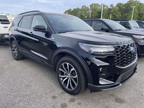 Certified 2025 Ford Explorer ST-Line image 1