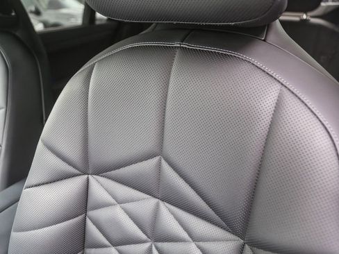 Certified 2025 BMW 740i RWD image 21