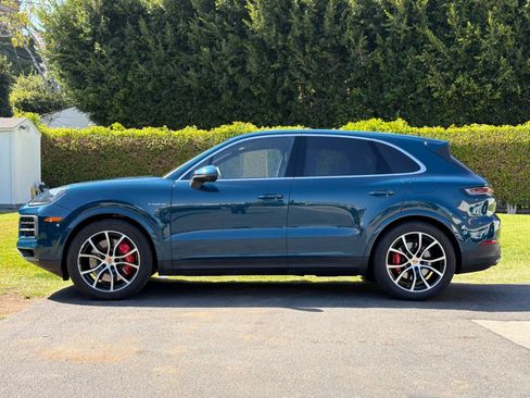 Certified 2026 Porsche Cayenne S AWD/4WD image 2
