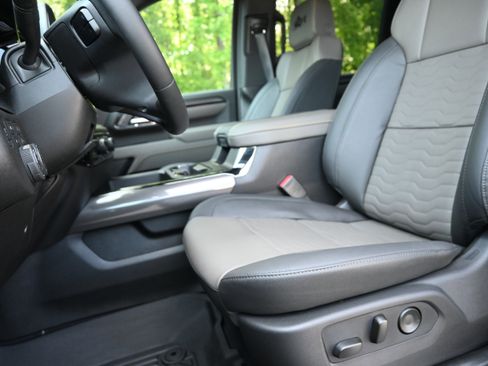 Used 2026 Chevrolet Silverado 2500 ZR2 w/ ZR2 Bison Edition AWD/4WD image 16