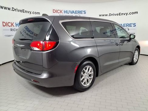 Used 2023 Chrysler Voyager LX FWD image 4