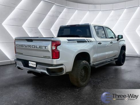 Used 2020 Chevrolet Silverado 1500 Custom w/ Custom Value Package image 5