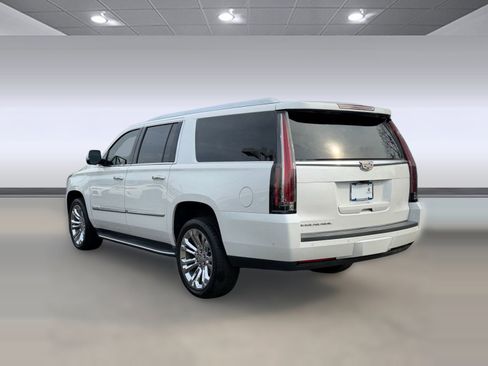 Used 2020 Cadillac Escalade ESV Luxury image 3