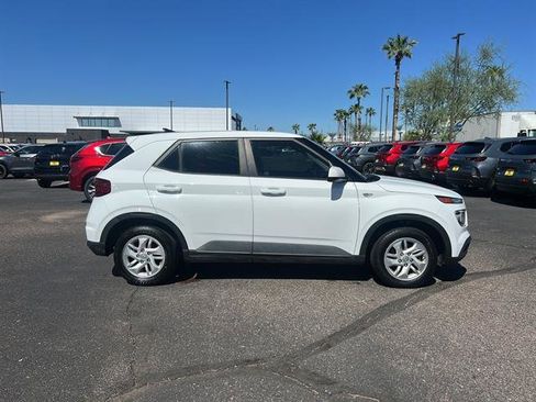 Used 2021 Hyundai Venue SE image 9