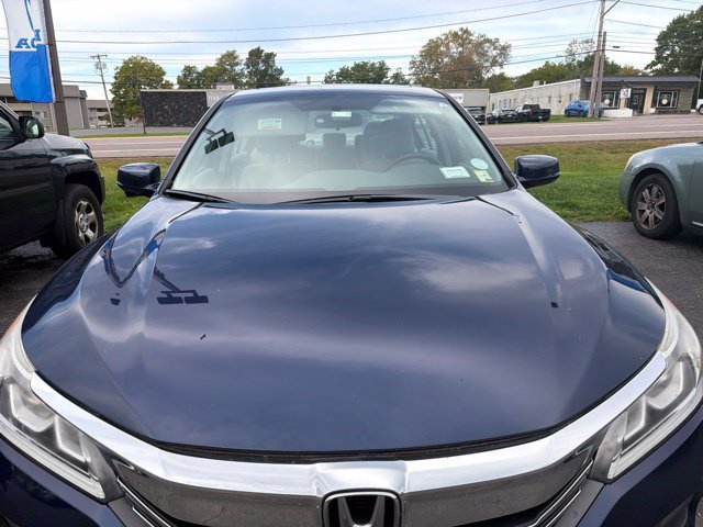 Used 2017 Honda Accord EX image 2