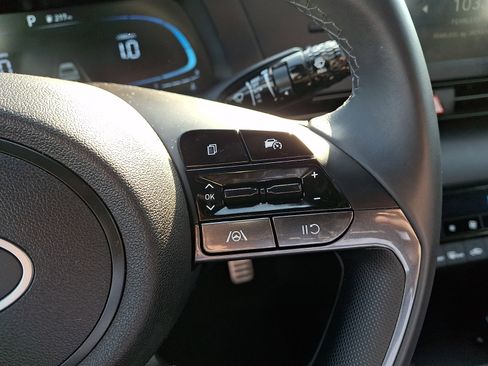 Certified 2025 Hyundai Elantra Sport image 20