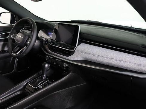 Used 2025 Jeep Compass Latitude AWD/4WD image 25