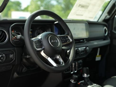 Used 2026 Jeep Wrangler Unlimited Sahara AWD/4WD image 24