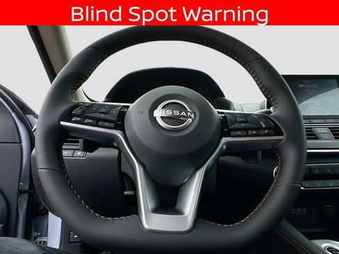 Used 2025 Nissan Altima 2.5 SR FWD image 11