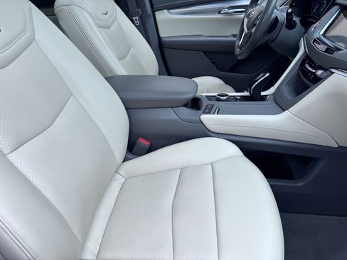 Used 2021 Cadillac XT5 Premium Luxury image 10