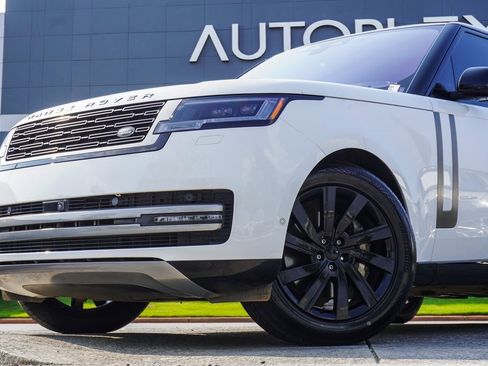 Used 2023 Land Rover Range Rover SE image 2