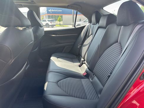 Used 2022 Toyota Camry SE w/ Convenience Package FWD image 6