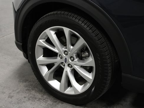 Used 2022 Ford Explorer Platinum w/ Technology Package RWD image 10