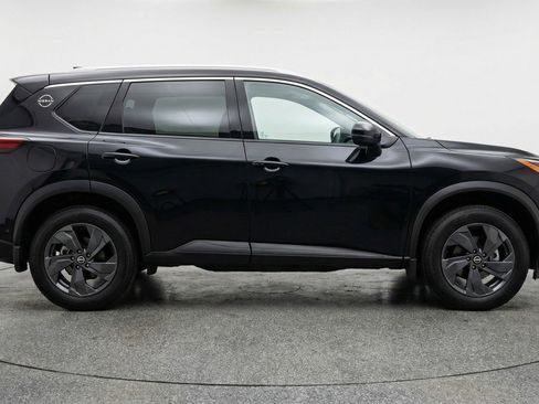 Used 2025 Nissan Rogue SV image 11