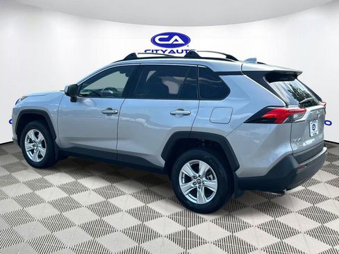 Used 2020 Toyota RAV4 XLE w/ Convenience Package FWD image 6