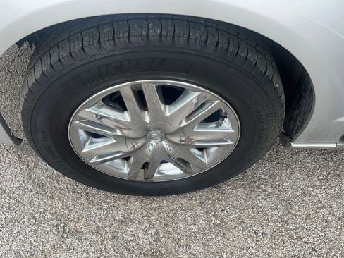 Used 2008 Chrysler Town & Country Limited w/ Entertainment Group #3 FWD image 32