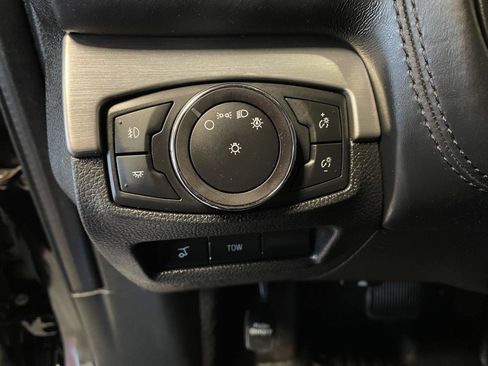 Used 2019 Ford Explorer Platinum image 16