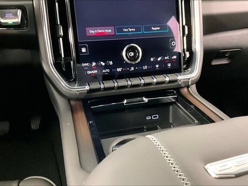 New 2026 GMC Yukon Denali AWD/4WD image 7
